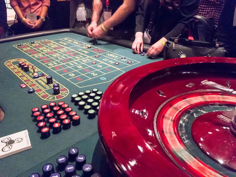 A Look into Casino Loyalty Programs: Perks and Pitfalls
