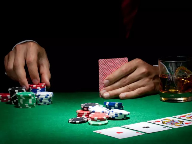 An Examination of Different Poker Variations: Texas Hold'em, Omaha, and More